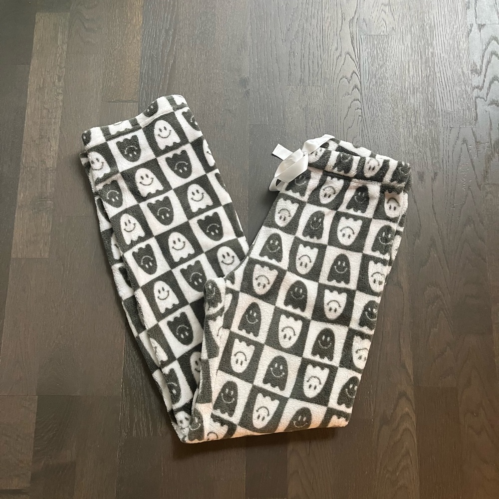 Bluenotes Grey and white fuzzy ghost pants pjs